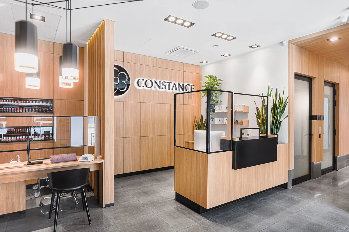 Zabieg thermoliftingu NIR na wiotką skórę twarzy w Constance Beauty Clinic